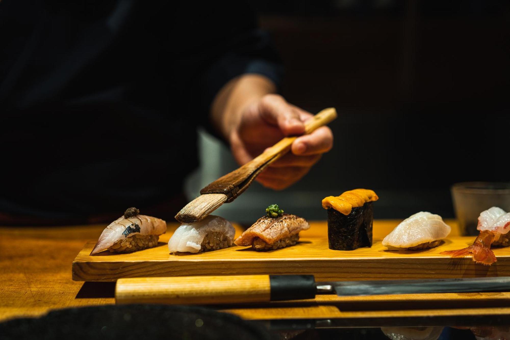 Vie Hotel Bangkok, Mgallery Banguecoque Exterior foto Chef preparing sushi